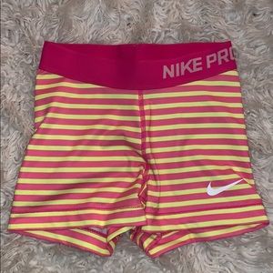 Nike pros size xs